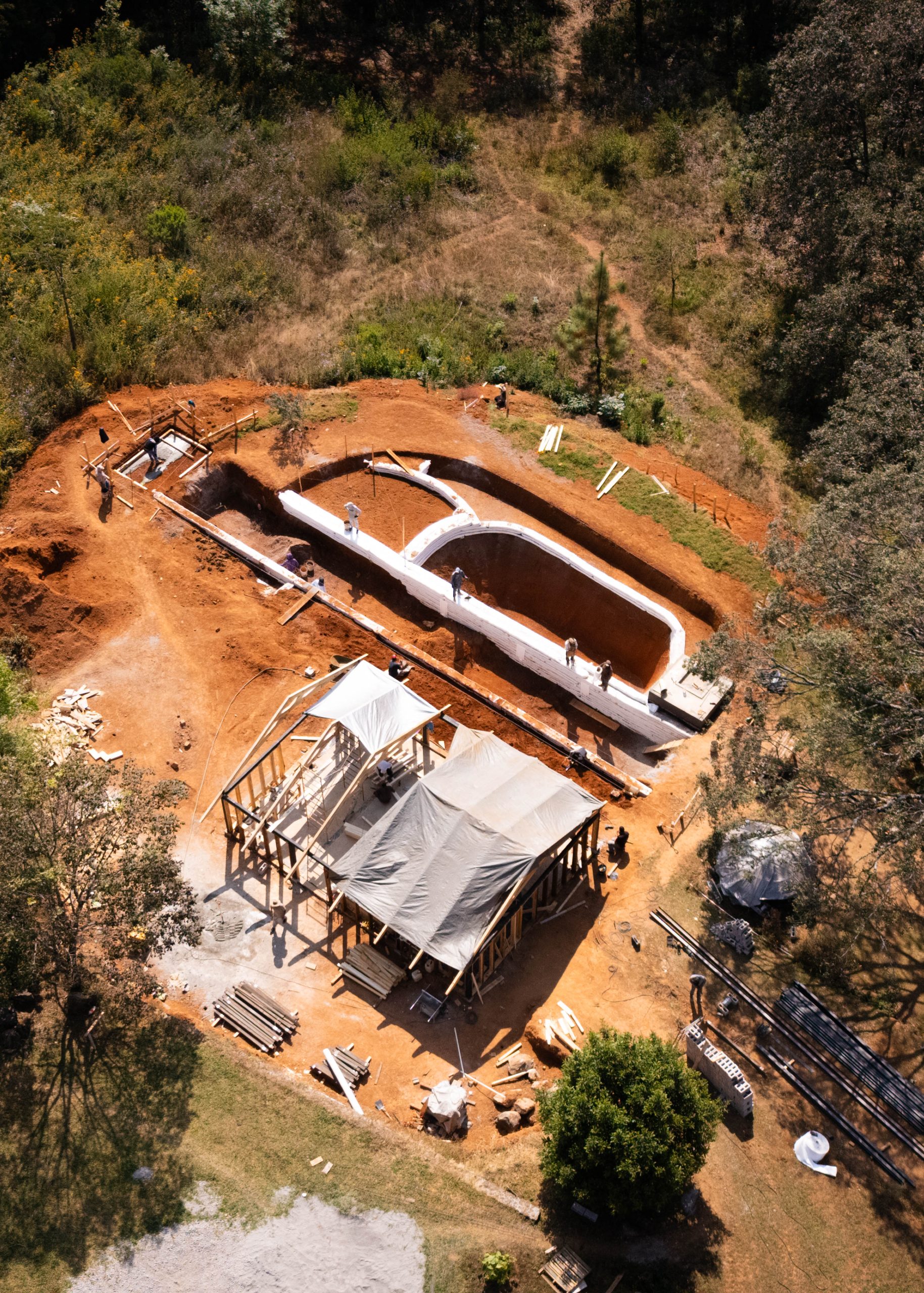 default Casa Estero, un diseño con biopiscina realizado por el estudio de arquitectura Paralelo Estudio