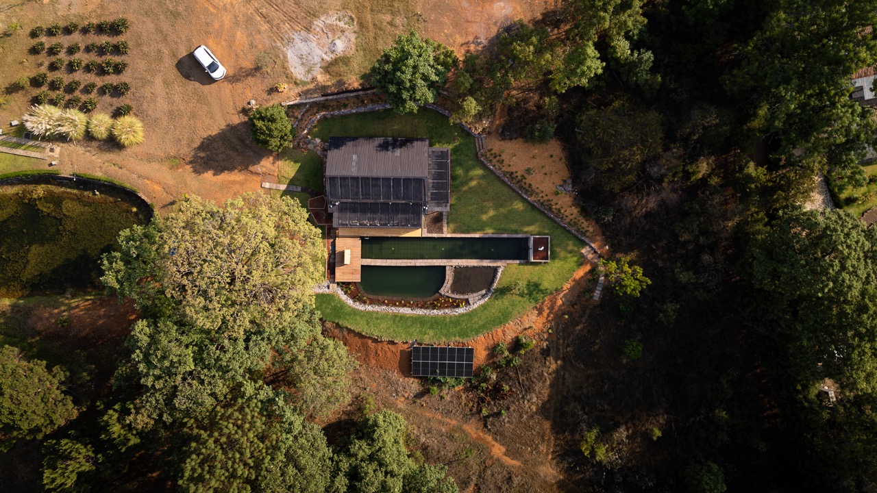 default Casa Estero en Valle de Bravo. Biopiscina. Diseño por Uriel Palomar, Paralelo Estudio.